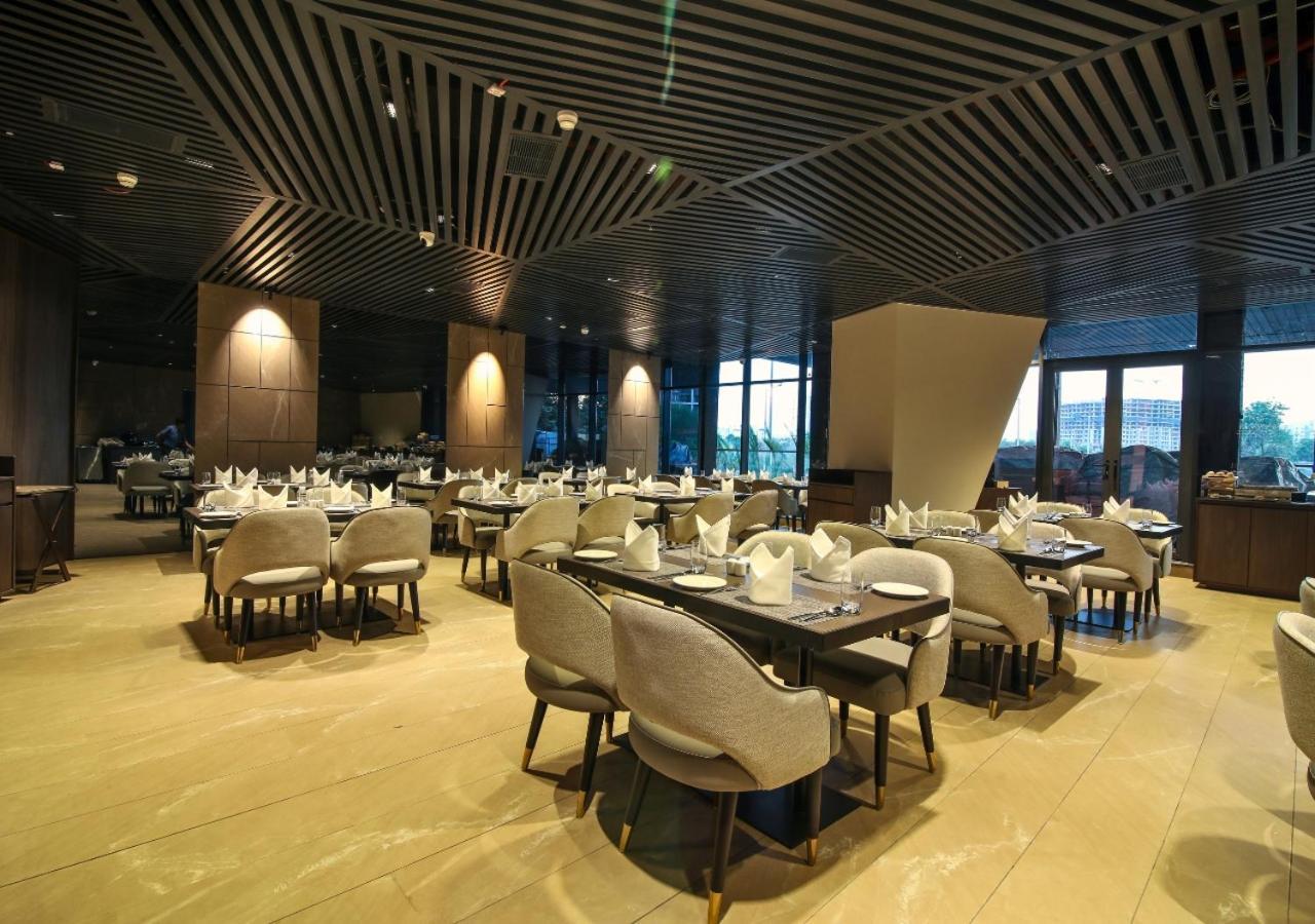 Essentia Premier Hotel Pune Wakad Pimpri-Chinchwad 外观 照片