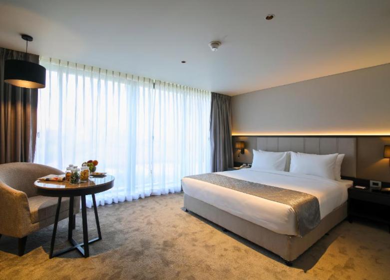 Essentia Premier Hotel Pune Wakad Pimpri-Chinchwad 外观 照片